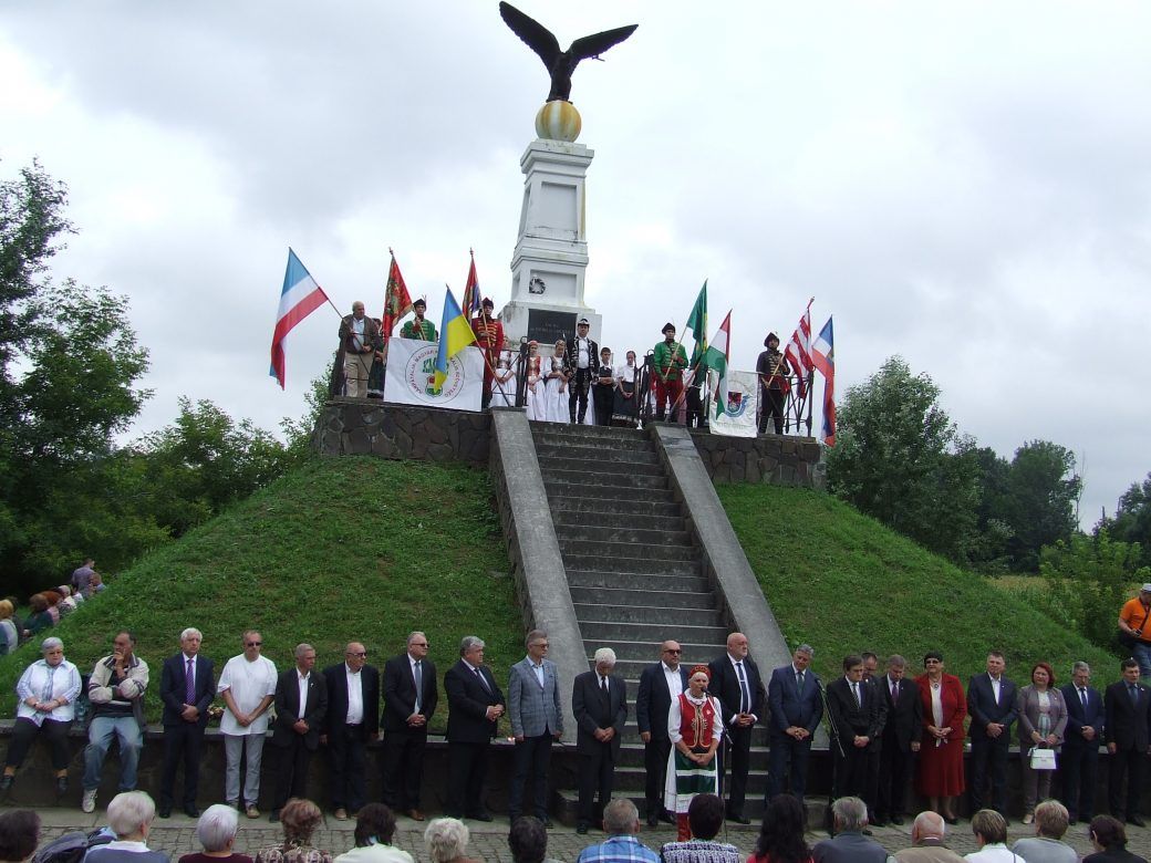 A Rákóczi-szabadságharc első győztes csatájára emlékeztek a tiszaháti Turul-emlékműnél
