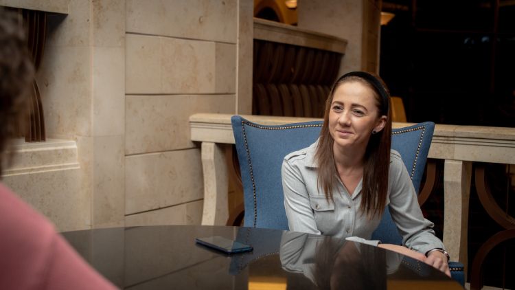„Lehet becsületesen és szépen élni az életünket úgy is, hogy nem adjuk fel a vágyainkat, az álmainkat” – interjú Tarpai Viktóriával