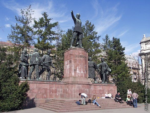Hamarosan elszállítják a Kossuth-szoborcsoportot a Parlament mellől