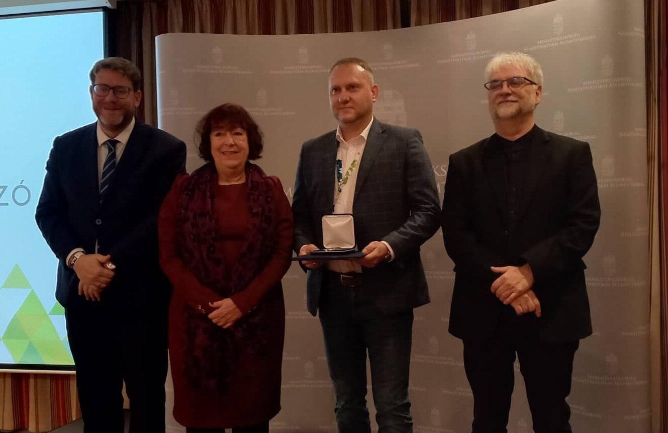 Kosztolányi-díjat kapott Dunda György, a Kárpáti Igaz Szó lapigazgatója
