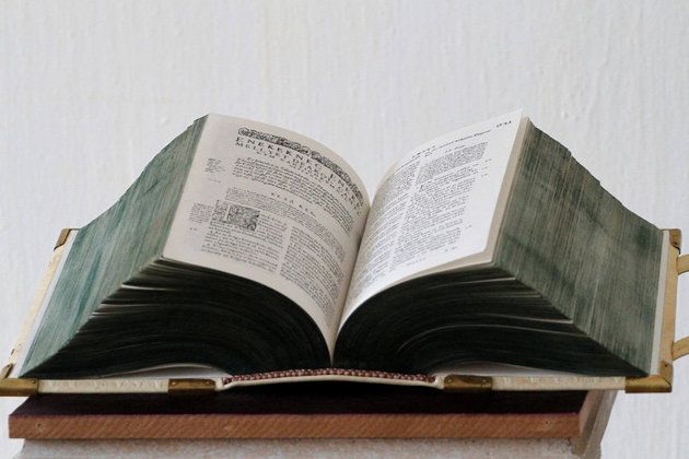 Károlyi Gáspár Bibliája felbecsülhetetlenül mérföldköve a magyar irodalmi nyelv fejlődésének