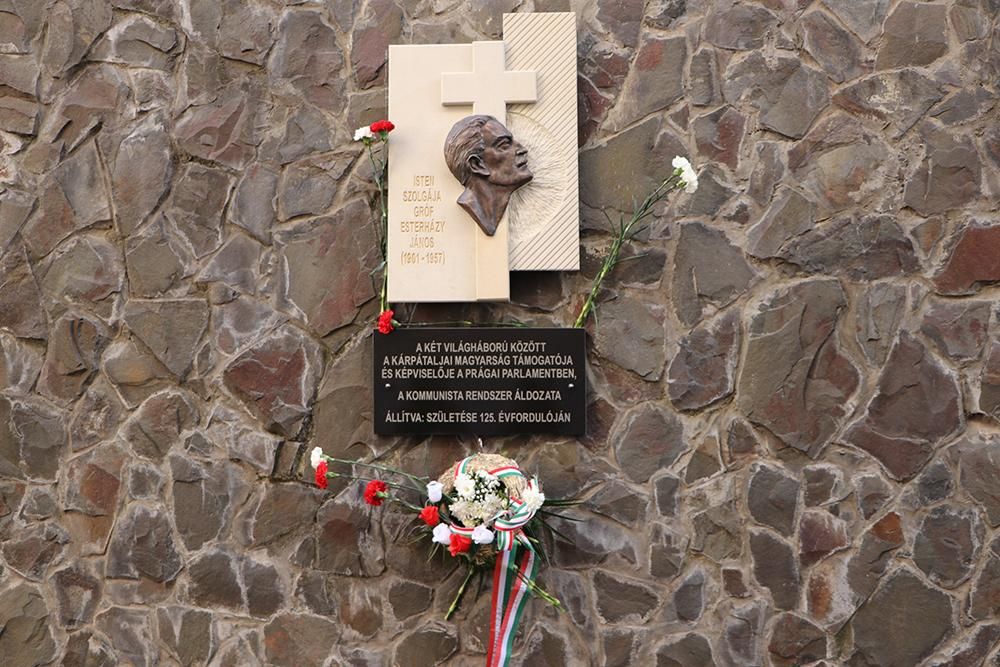 Esterházy János emlékezete Ungváron: előadás és emléktábla-avatás