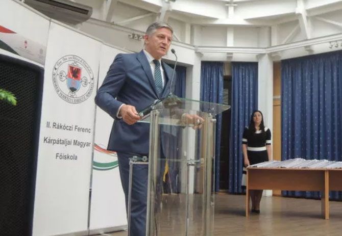 A nyelvtanulás támogatásával Kárpátalján a kormány a magyar-ukrán viszonyt is javítani szeretné