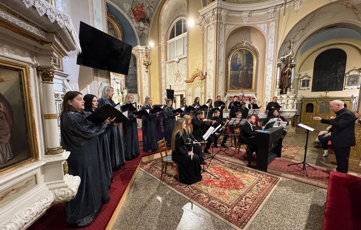 Zene, hit és remény Ungváron: Bach-est a Cantus előadásában a Szent György-templomban