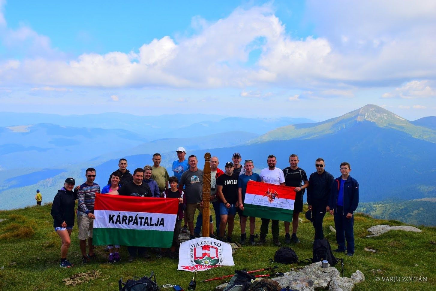 Kopjafát állított a Kárpátaljai Hazajáró Egylet