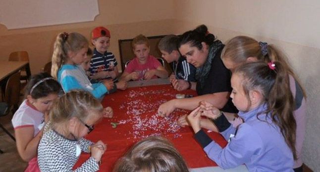 Gyöngyhorgolt ékszerek kárpátaljai hímzésmotívumokkal – Kézműves termékek Kopinec Emesétől