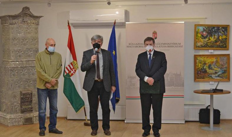 Tóth Róbert kárpátaljai festőművész kiállítása Beregszászban