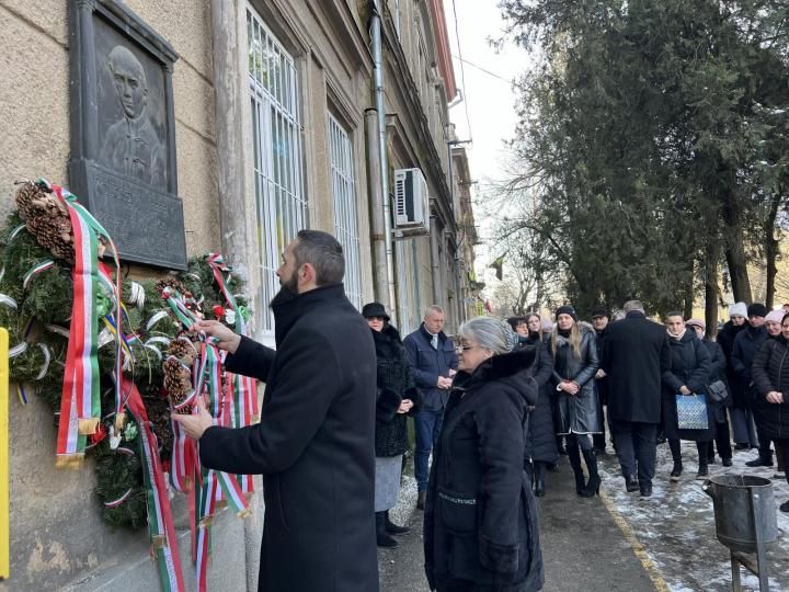 Csöndes koszorúzással méltatta a magyar kultúra napját a KMKSZ Beregszászi Alapszervezete