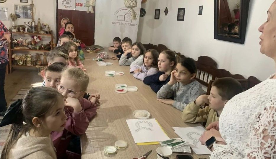 Kokárdakészítéssel az ünnep előtt