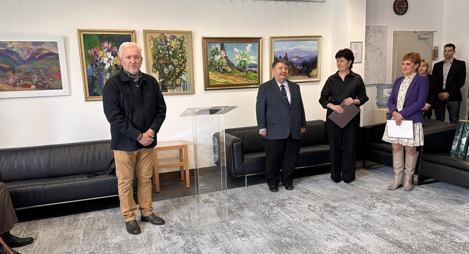 Tavasz, remény, béke – kiállítás nyílt az ungvári főkonzulátuson