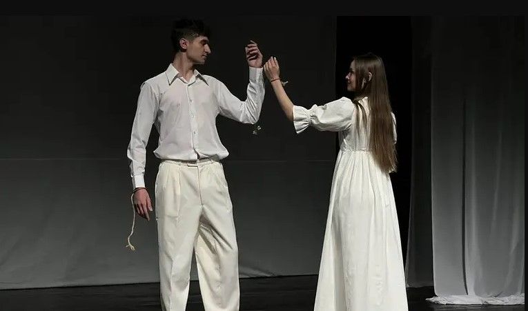 Lélektánc: érzelmekből szőtt örökkévalóság – Premier a Kárpátaljai Megyei Magyar Drámai Színházban