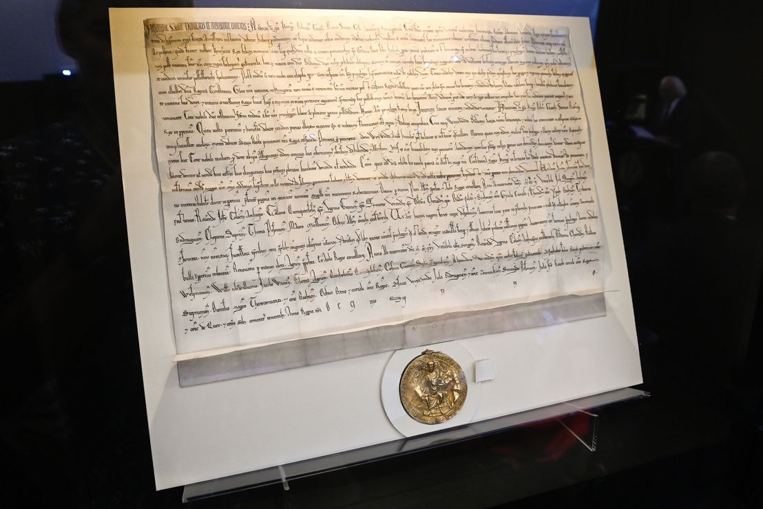 800 esztendeje, a Szent György-napi törvénylátó napon hirdették ki az Aranybullát