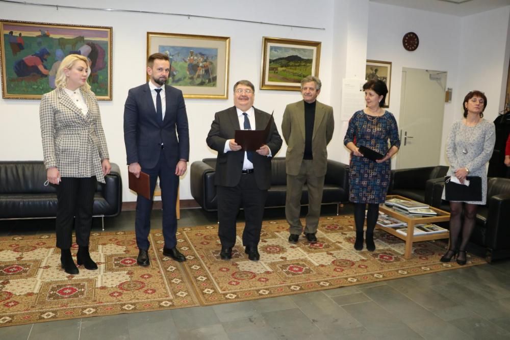 Glück Gábor alkotásaiból nyílt tárlat Ungváron
