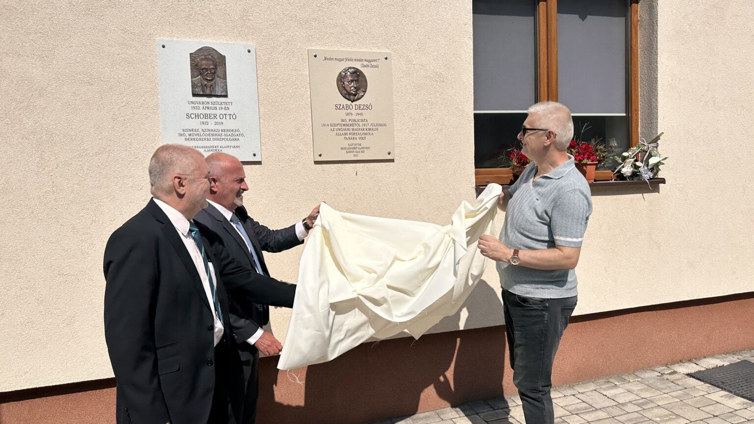 Szabó Dezső-emléktáblát avattak az Ungvári Magyar Ház udvarán