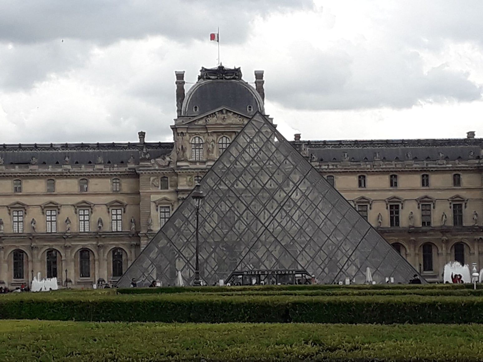 232 éve nyitotta meg kapuit a Louvre