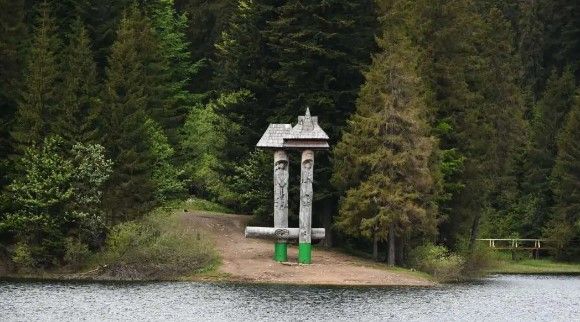 Negyven éve állítottak Színy és Vér legendájának monumentális emlékművét