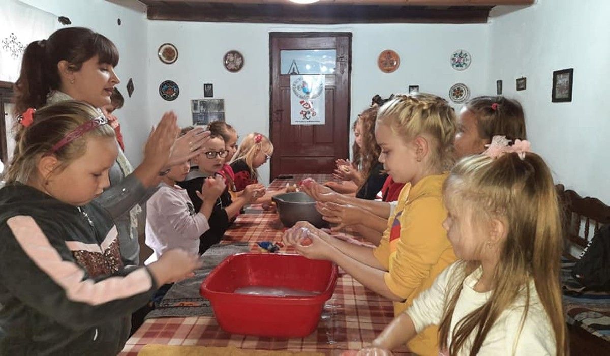 Nemezelés és fadíszítés a Nagyberegi Tájházban
