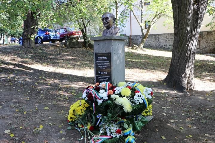 Szobrot állítottak Nagy Imre mártír miniszterelnöknek Ungváron