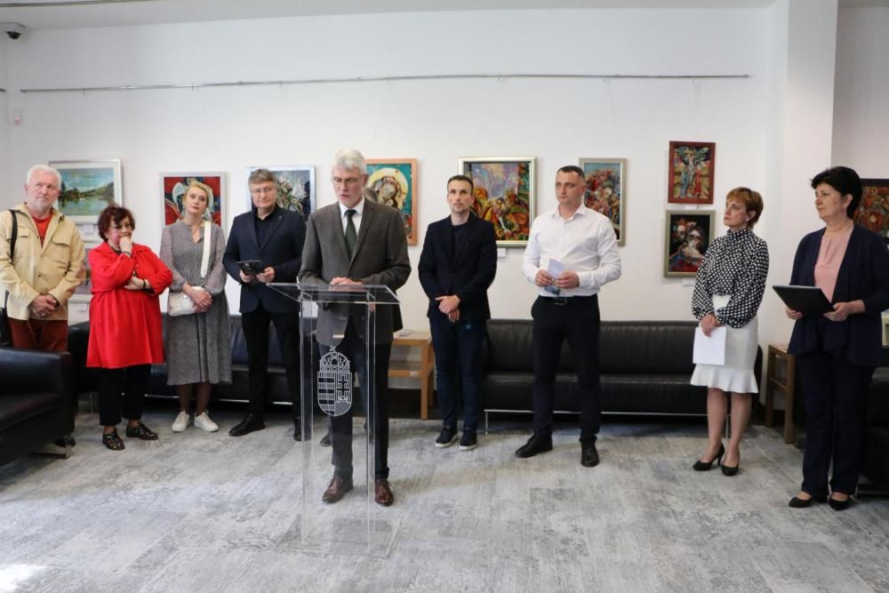 A Kuzma művészházaspár alkotásaiból nyílt tárlat Ungváron