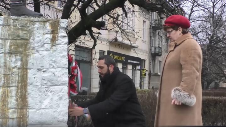 Csendes koszorúzás Petőfi Sándor születésének évfordulóján Beregszászban