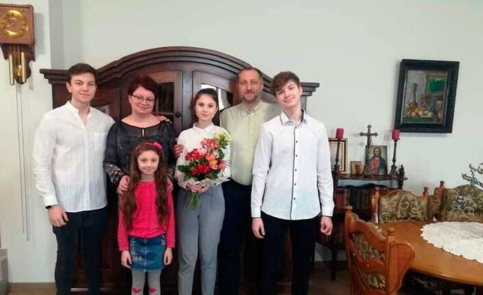 Hit által családi szeretetben – Marosi Anita, könyvtárvezető és újságíró