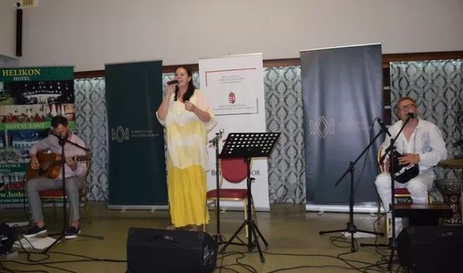 Zenés-irodalmi est a Kárpátaljai Kultúrkaraván szervezésében – Varga Katalin megzenésített versei a Veronaki előadásban