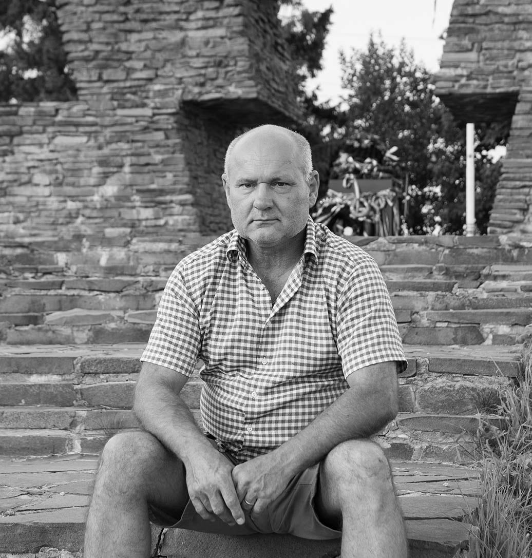 Matl Péter kárpátaljai szobrászművész a háború alatt is alkot, és három családot fogadott be