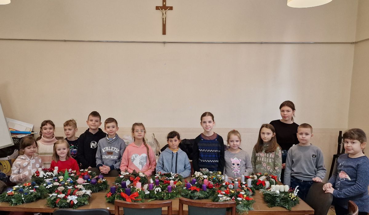 Adventi koszorúk készültek a beregszászi római katolikus plébánián