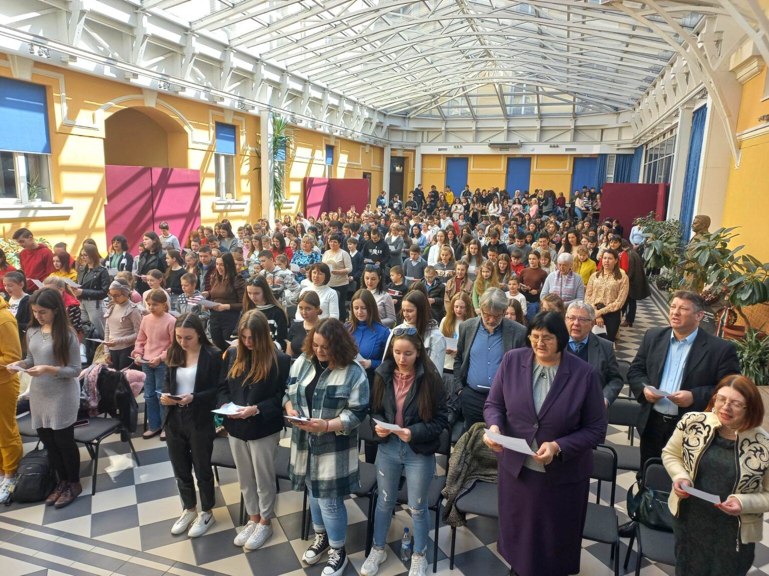 Vers a tér(b)en! – közös versmondás Beregszászban