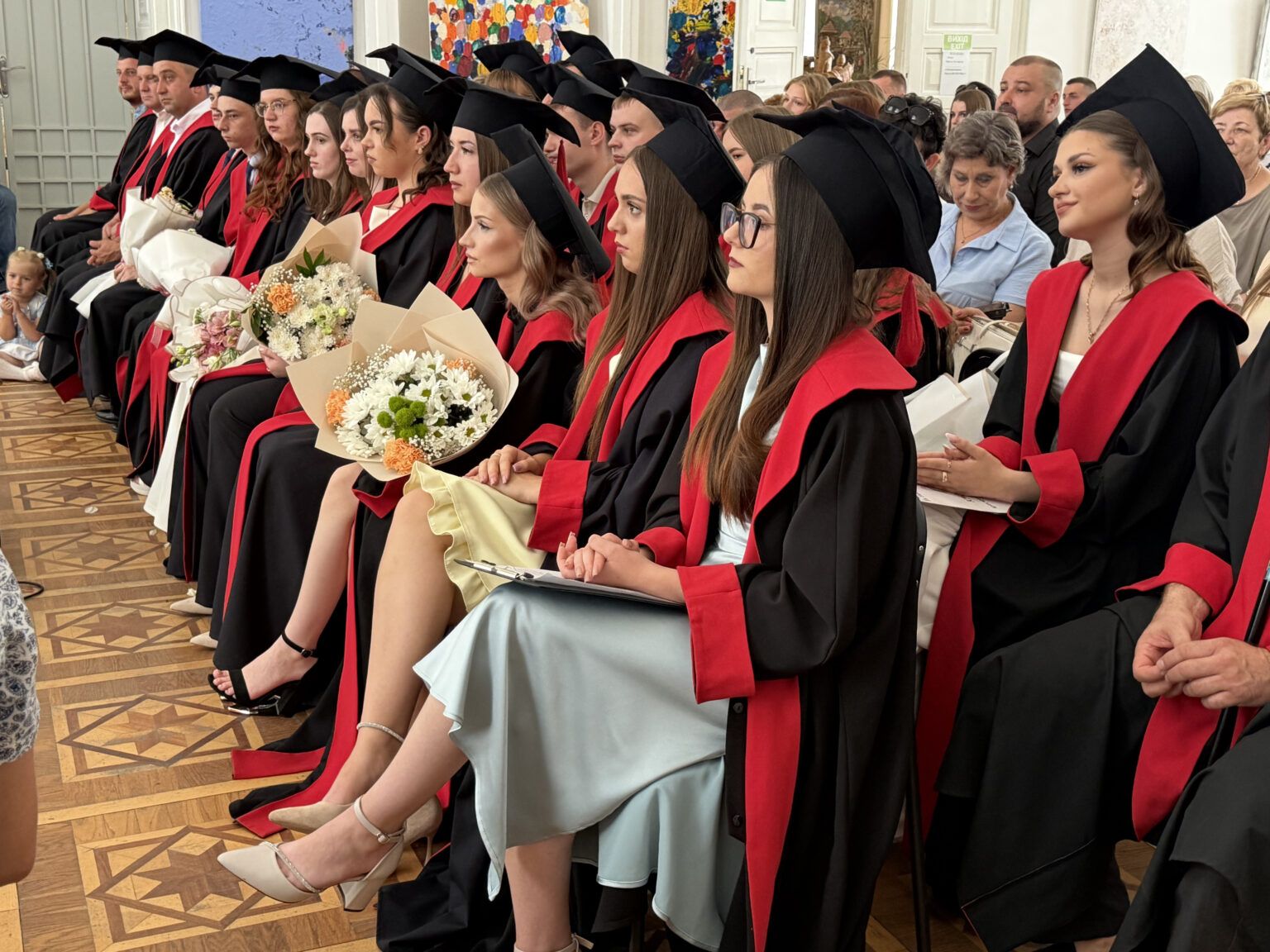 A háború árnyékából a jövő felé – diplomaátadó az ungvári magyar intézetben