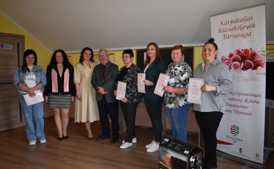 Közös alkotás és meghitt pillanatok a Rózsahölgyek családi rendezvényén