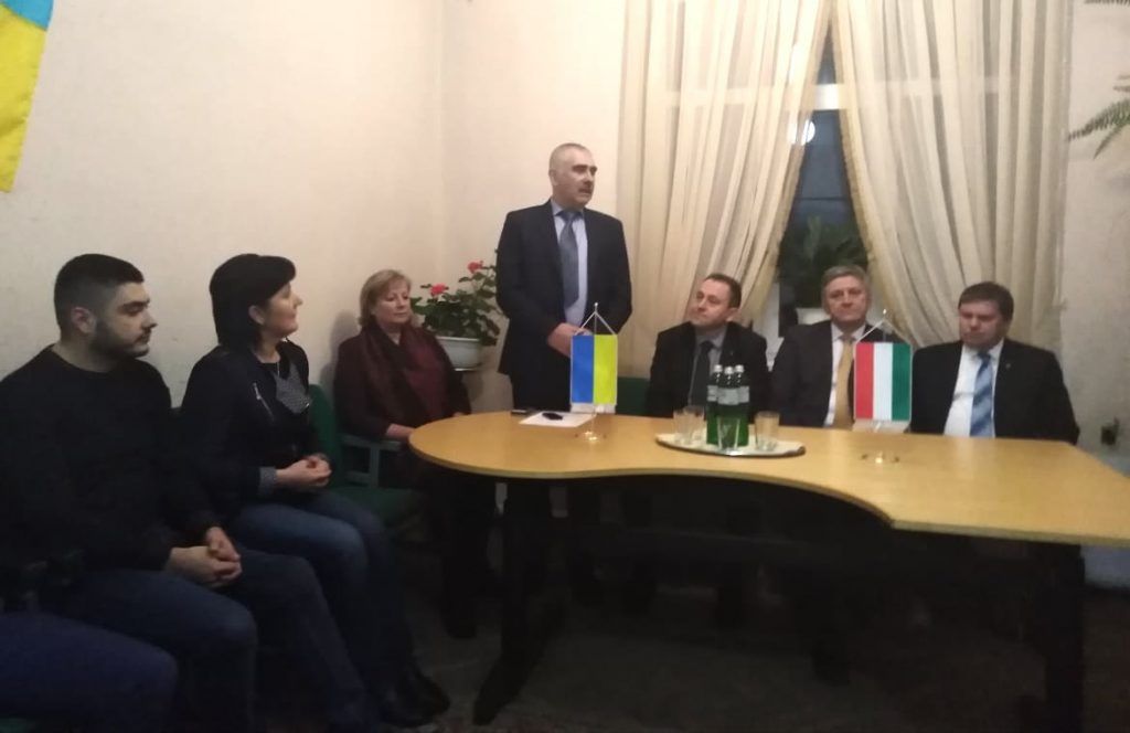 Közvilágítási hálózatot építettek ki a Vereckei-hágó felé