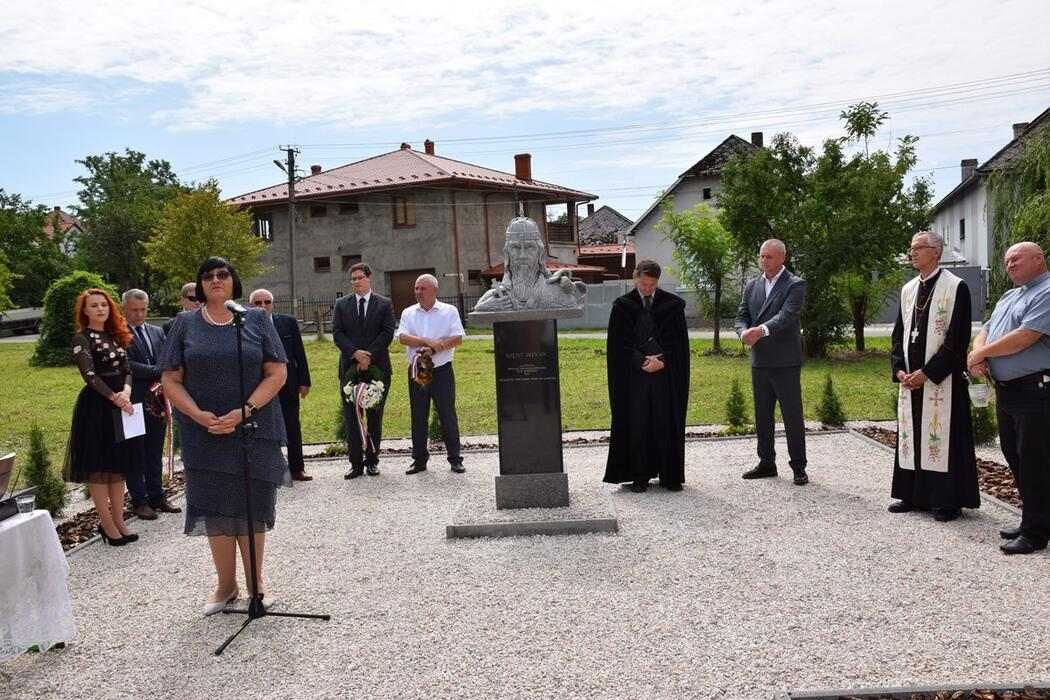 Megmaradásunk alapköve a hit - Szoboravatás és megemlékezés Mezőkaszonyban