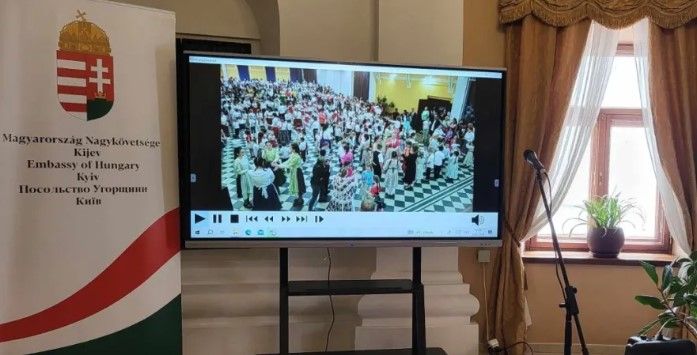 Kijevben mutatták be a Tulipán Tanoda hálózatának összetartozás napi táncát