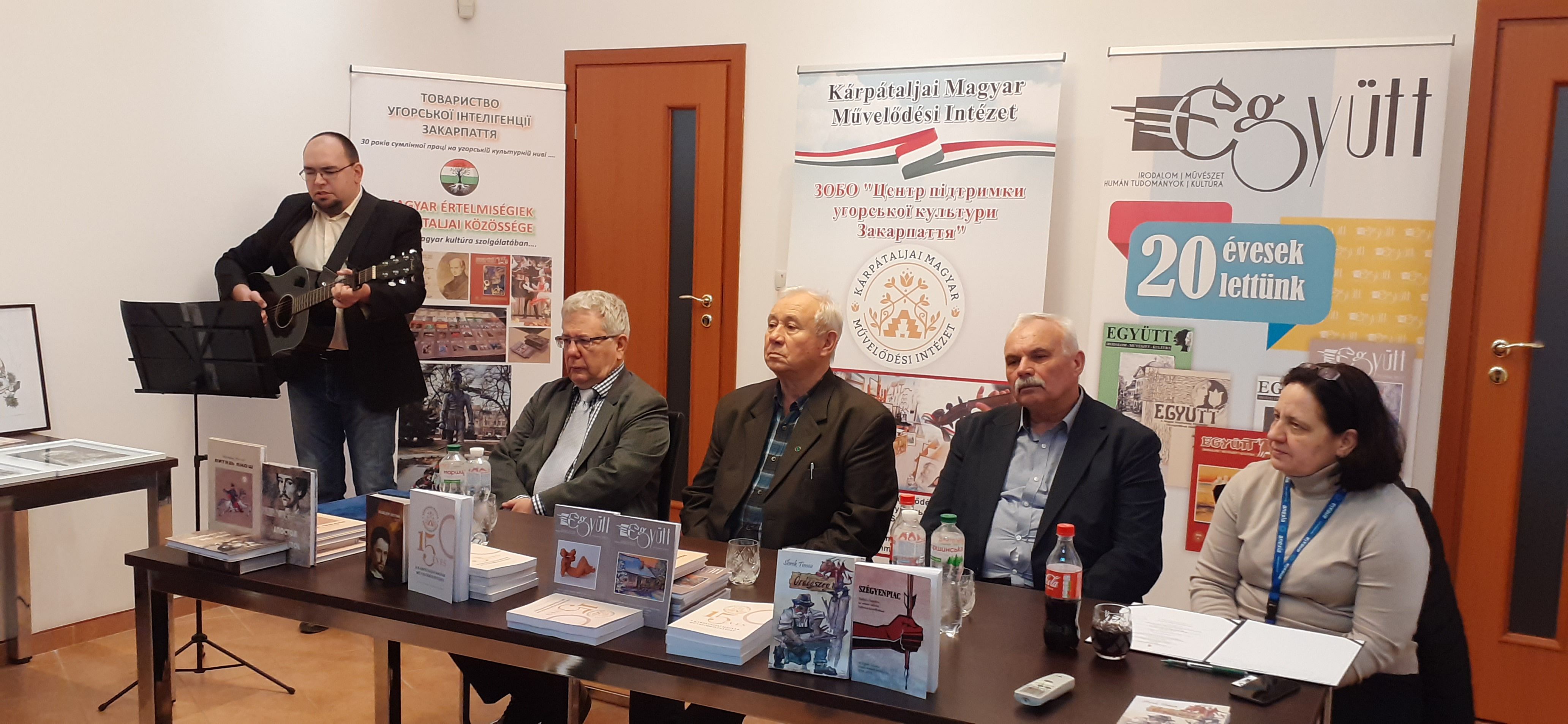 Irodalmi kilátó: folyóirat- és kötetbemutató a beregszászi konzulátuson