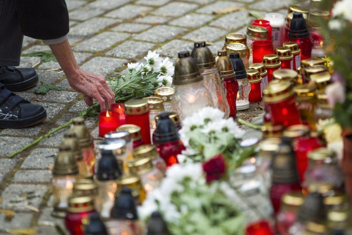 Gyertyagyújtás, harangszó – mindenszentek és halottak napja