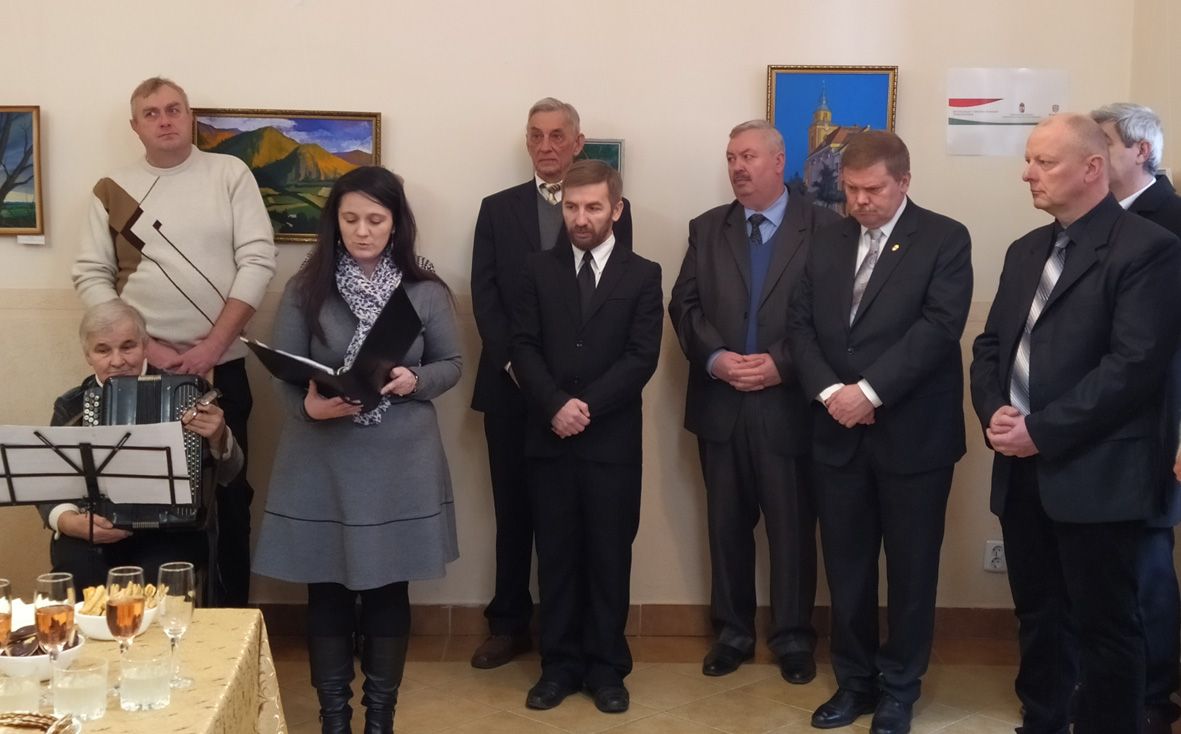 Látni, láttatni, s közben láthatatlannak maradni