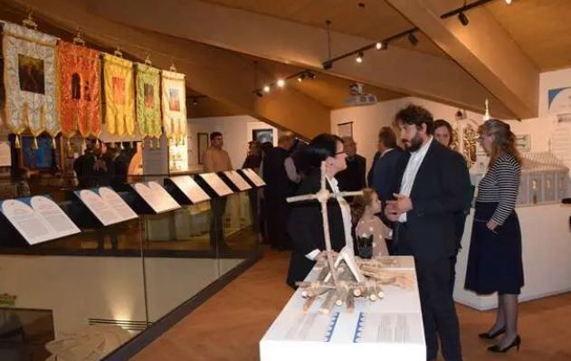 Gyökerek és ágak – Az Ortutay Központban megnyílt a Bacsinszky András Múzeum