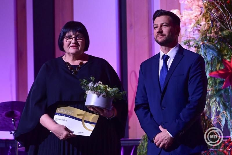A külhoni magyarságért végzett áldozatos munkájáért Duna-díjat kapott Orosz Ildikó