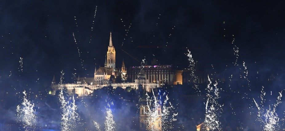 Több száz programmal és tűzijátékkal emlékezik Magyarország Szent István királyra