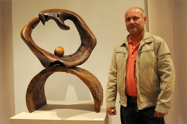 Matl Péter szobrászművész alkotásaiból nyílt kiállítás Szegeden
