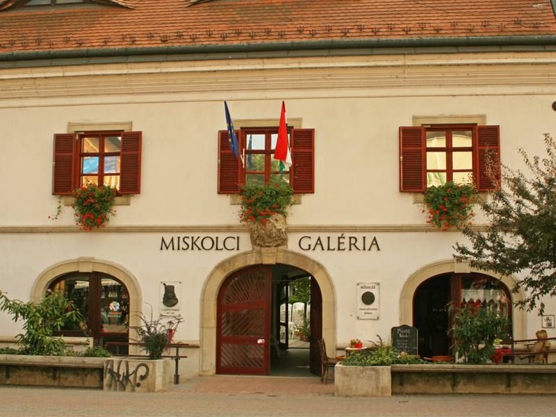 Kortárs kárpátaljai festők alkotásaiból nyílt kiállítás Miskolcon