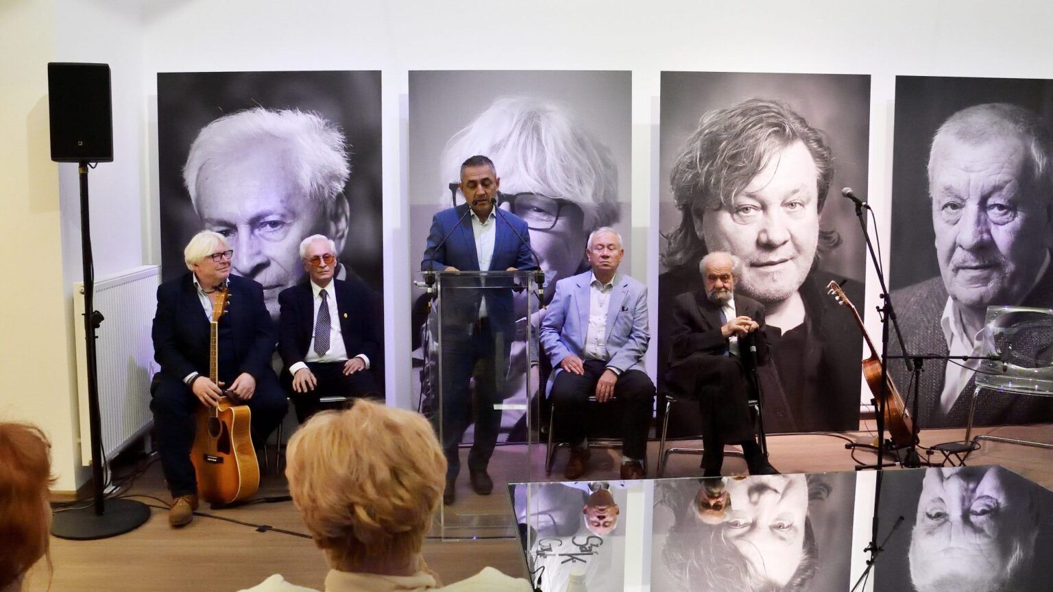 Külhoni magyar Kossuth-díjas művészekről készült fotókiállítással nyílt meg a Magyarság Háza Galéria