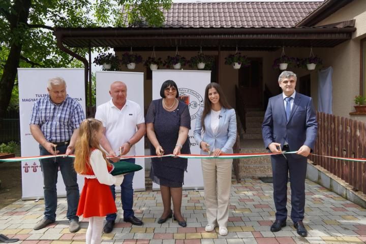 Több mint száz év után újraindult a magyar nyelvű oktatás Királyházán