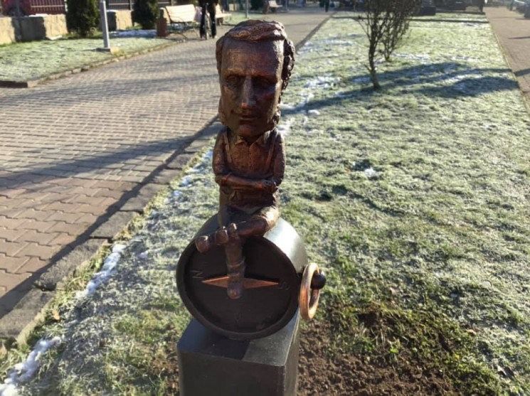 Miniszobrot kapott Szolyva