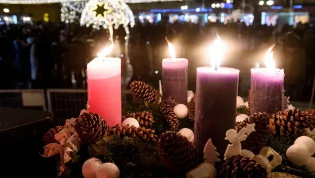 A szeretet fényével teljessé vált az adventi koszorú
